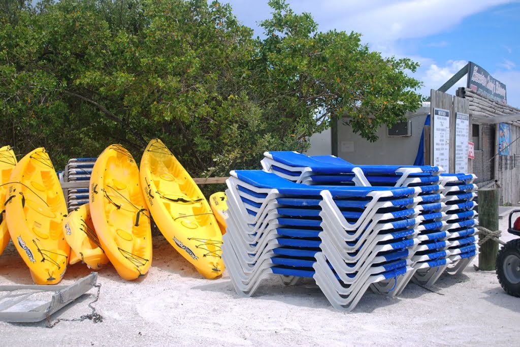 Hurricane-Charlies-Beach-Rentals-Lovers-Key