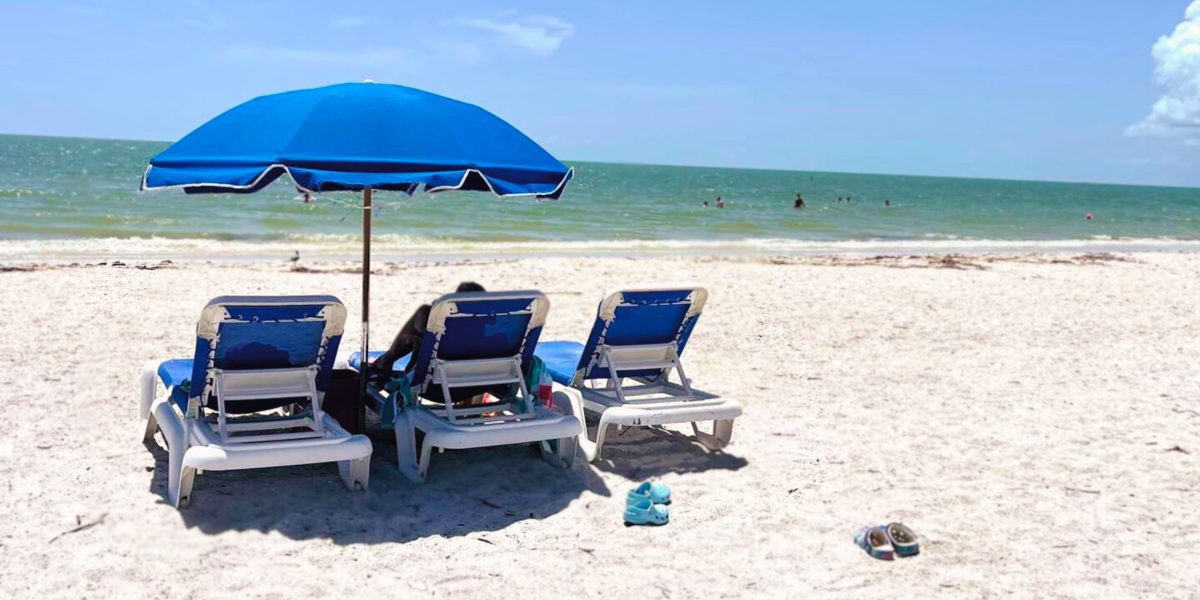 4 Reasons To Rent A Beach Chair in Lovers Key State Park